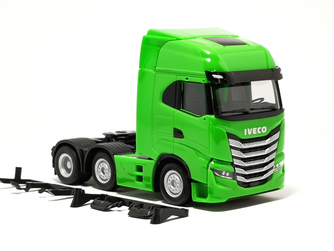 317122-002 Iveco S-Way Solozugmaschine 3achs, gelbgrün Herpa 002