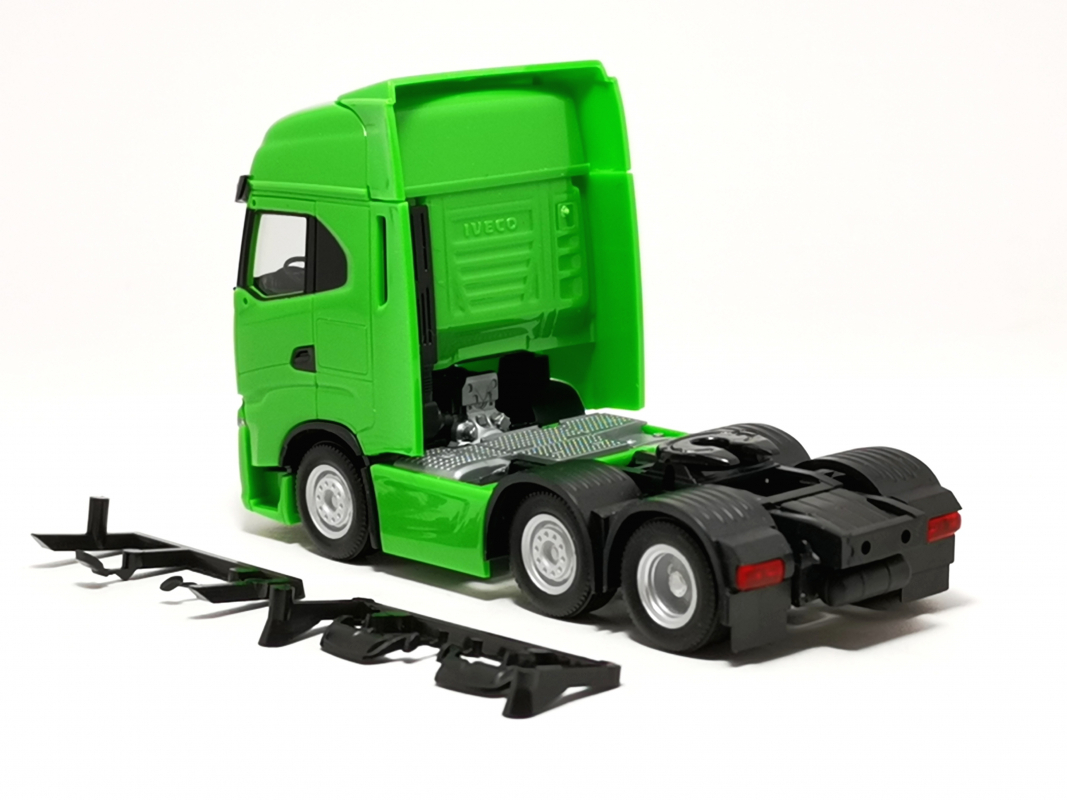 317122-002 Iveco S-Way Solozugmaschine 3achs, gelbgrün Herpa 002