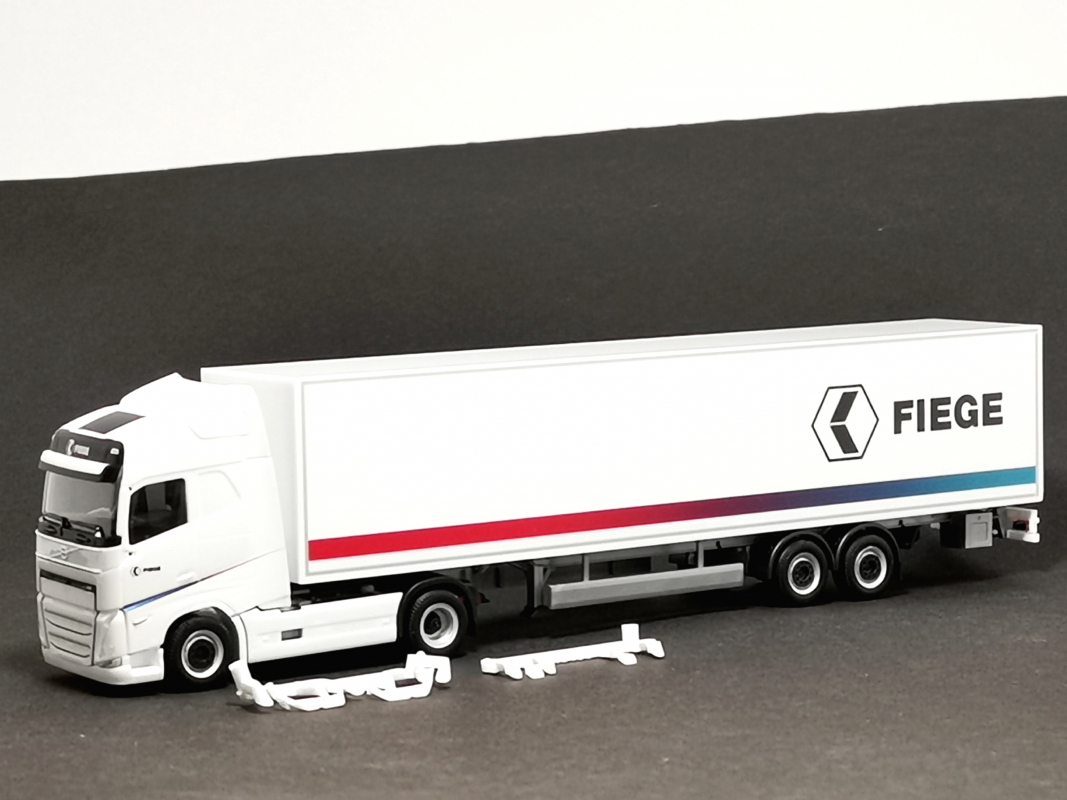 955676 Volvo FH GL. 2020 Koffer Sattelzug "Fiege" Herpa