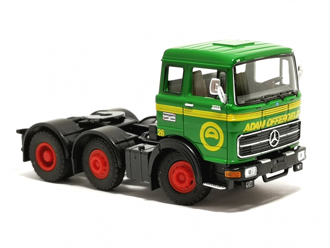 MB LPS 2032 Zugmaschine "Spedition Offergeld" Herpa - Schwarz