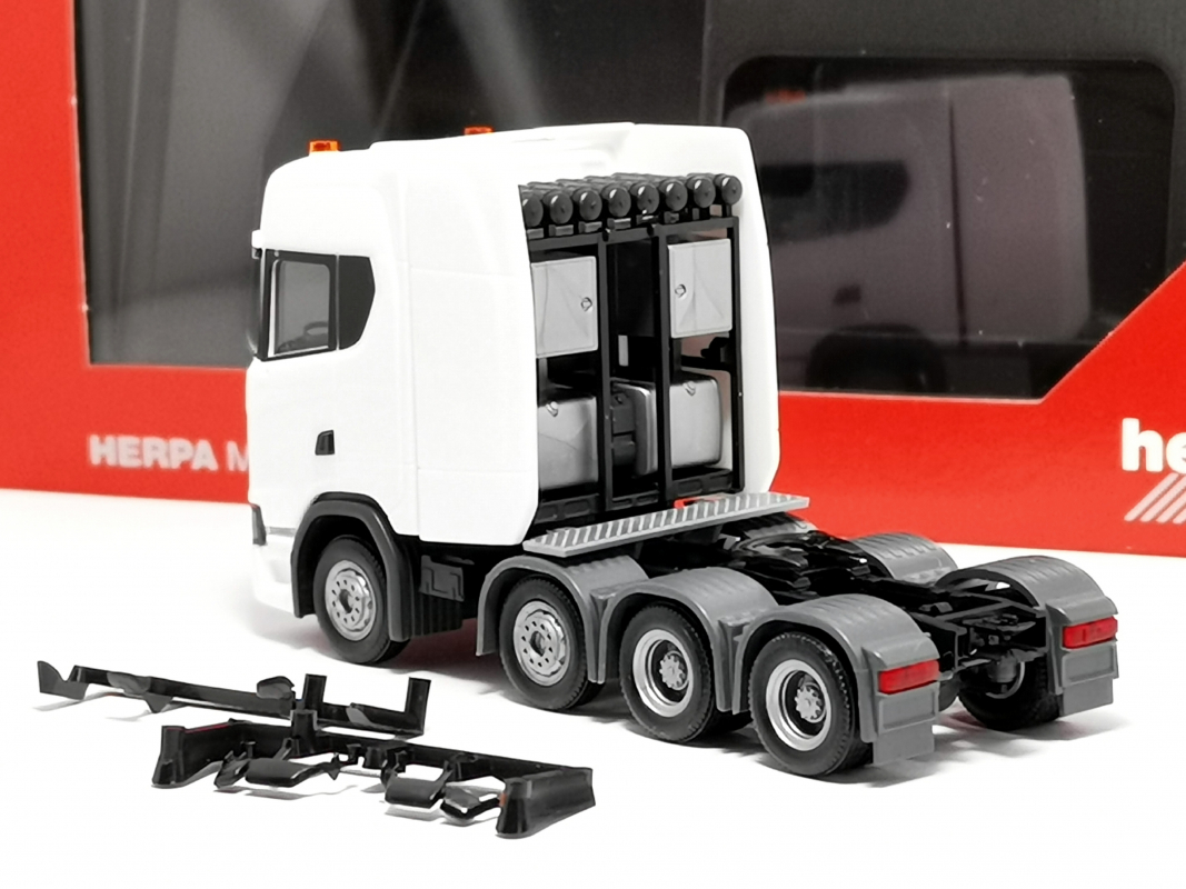 Preview: 308601-004 Scania CS20 HD Schwerlastzugmaschine 4achs (8x4), weiß Herpa