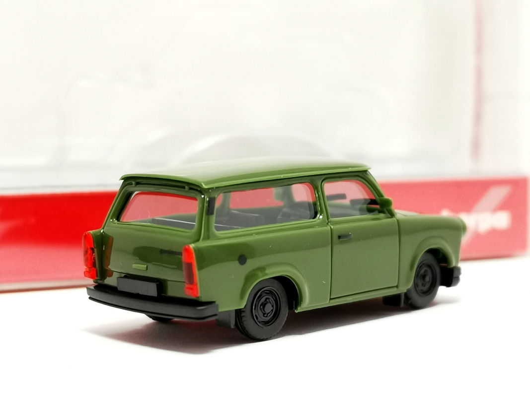 027359-005 Trabant 1.1 Universal, olivgrün (NVA) Herpa