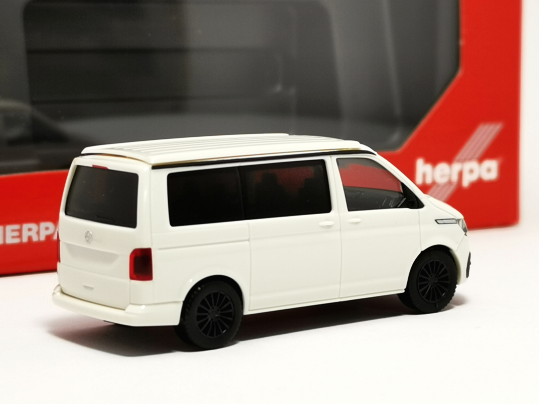 096805-003 VW T6.1 California, weiß Herpa