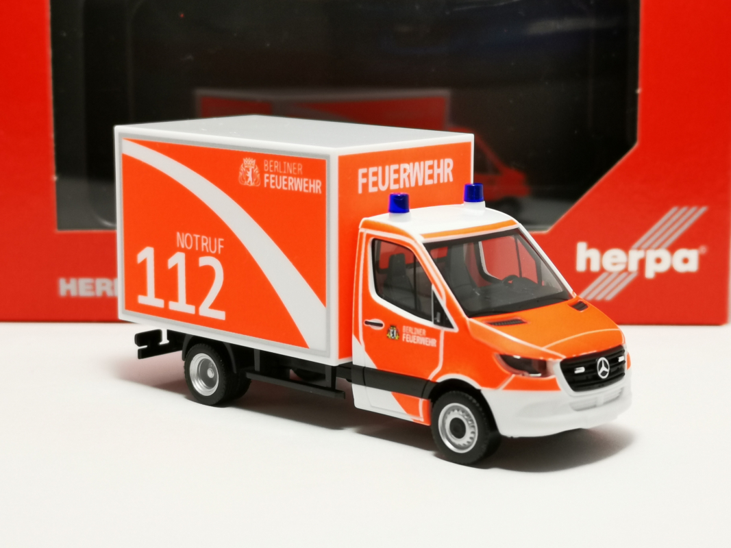 097956 Mercedes-Benz Sprinter '18 Koffer "Berliner Feuerwehr" Herpa