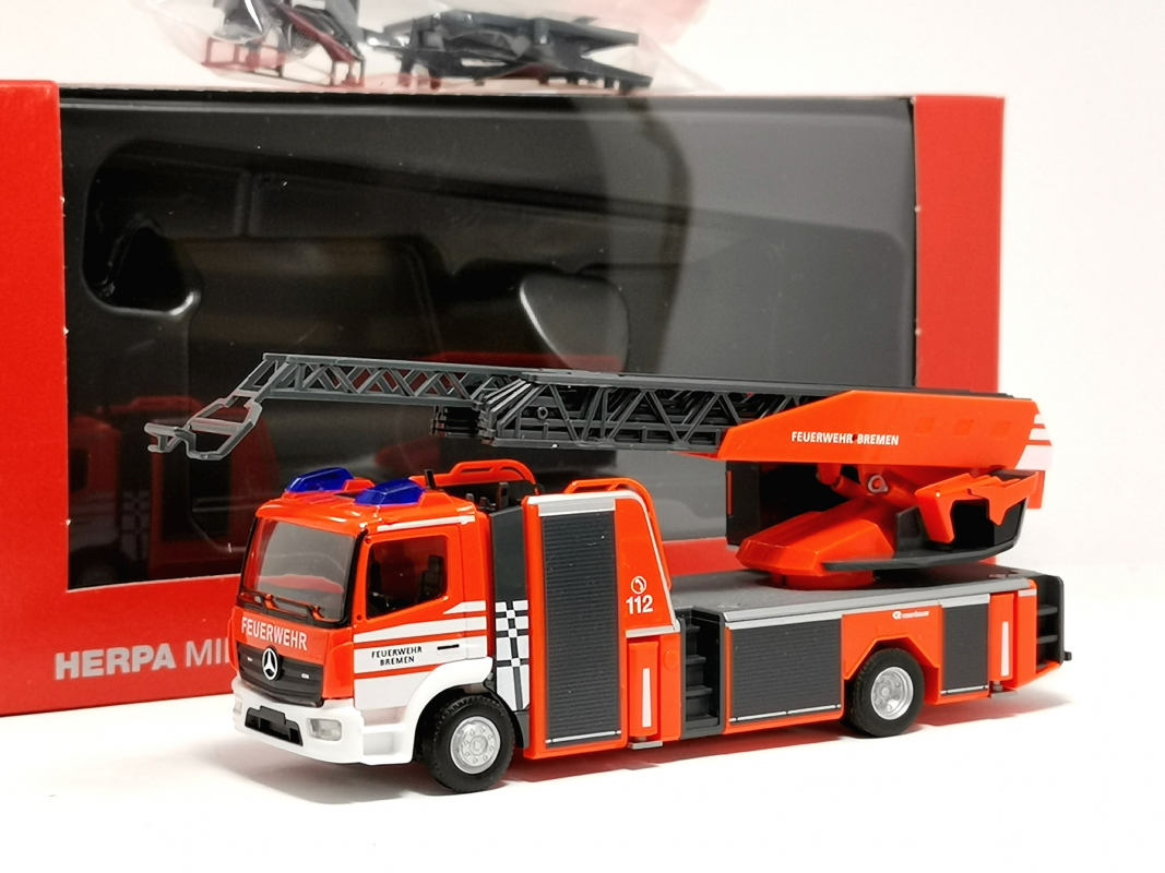 097840 Mercedes-Benz Atego `13 Rosenbauer Drehleiter "Feuerwehr Bremen" Herpa