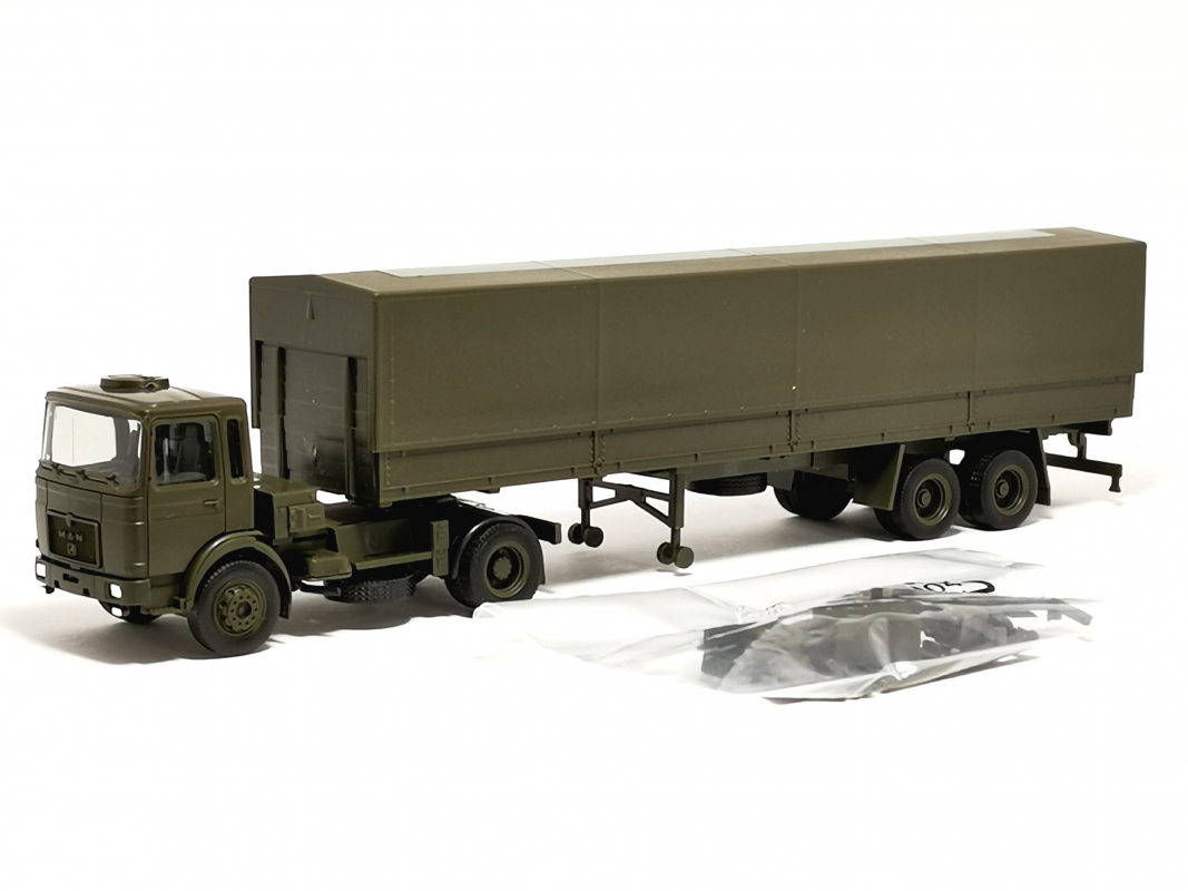 747080 MAN F8 Planen-Sattelzug "Bundeswehr" Herpa - SALE