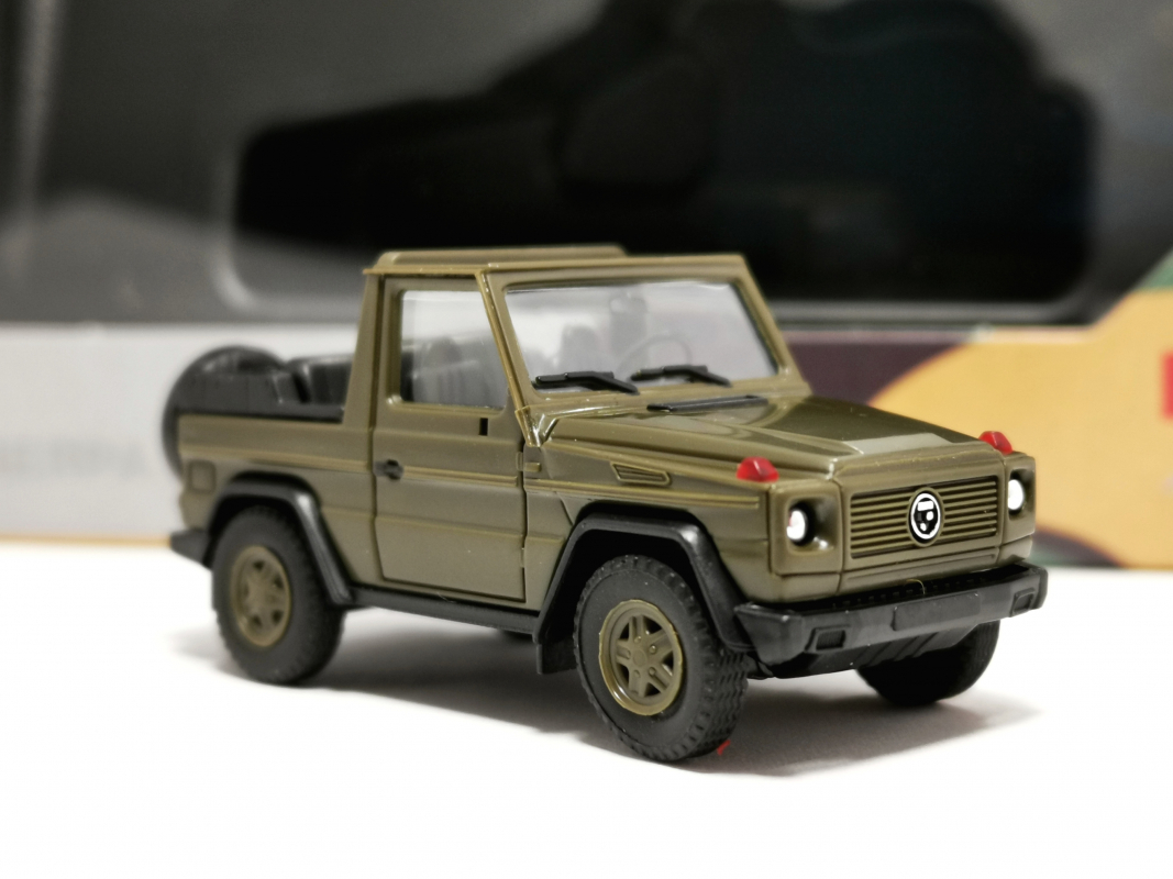 700856 Puch G-Klasse, offen "Schweizer Armee" Herpa - SALE