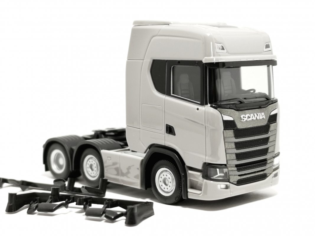 307543-004 Scania CS 20 HD 6x2 Zugmaschine, grau Herpa 004