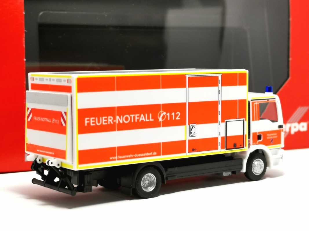 098076 MAN TGM Koffer-LKW mit Ladebordwand "Feuerwehr Düsseldorf" Herpa - SALE