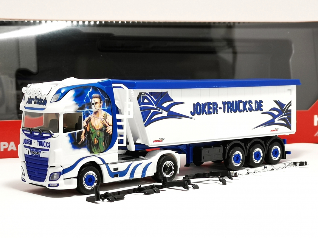 317726 DAF XF 105 Euro6 Stöffelliner-Sattelzug "Joker Trucks" Herpa