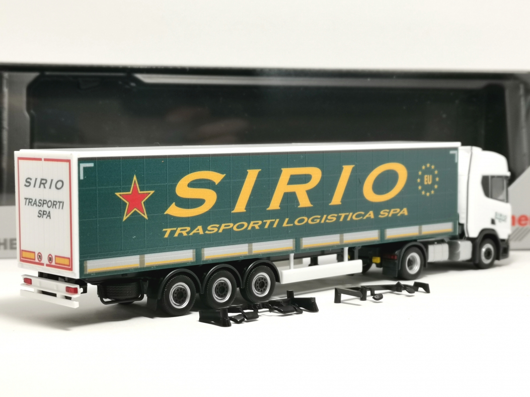 957779 Scania CR 20 Gardinenplanen Sattelzug "SIRIO" Herpa