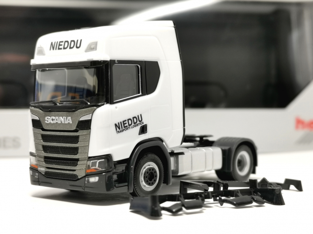 Scania CR 20 Zugmaschine "NIEDDU" Herpa