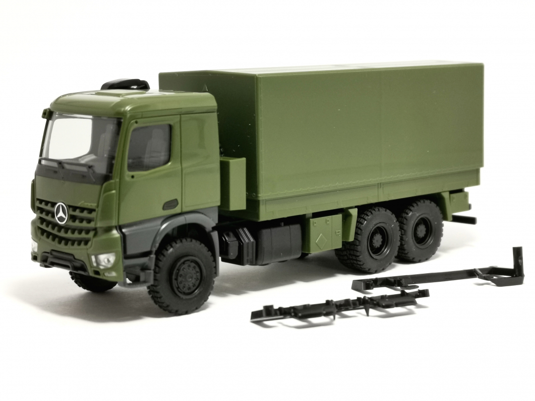 747165 Mb Arocs 6x6 Pritsche/Plane, oliv Herpa - Restbestand