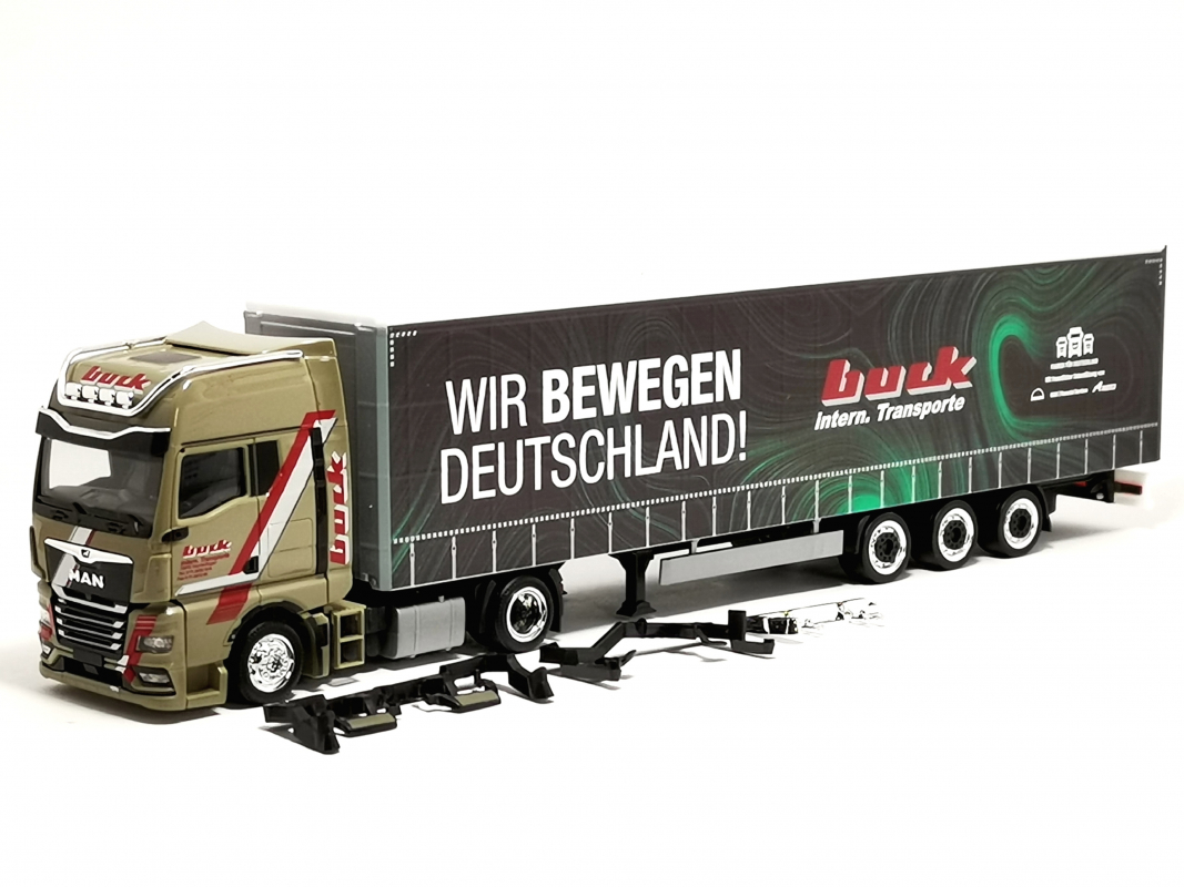 317818 MAN TGX GX Lowlinergardinenplanen-Sattelzug "Buck/Wir bewegen Deutschland" Herpa