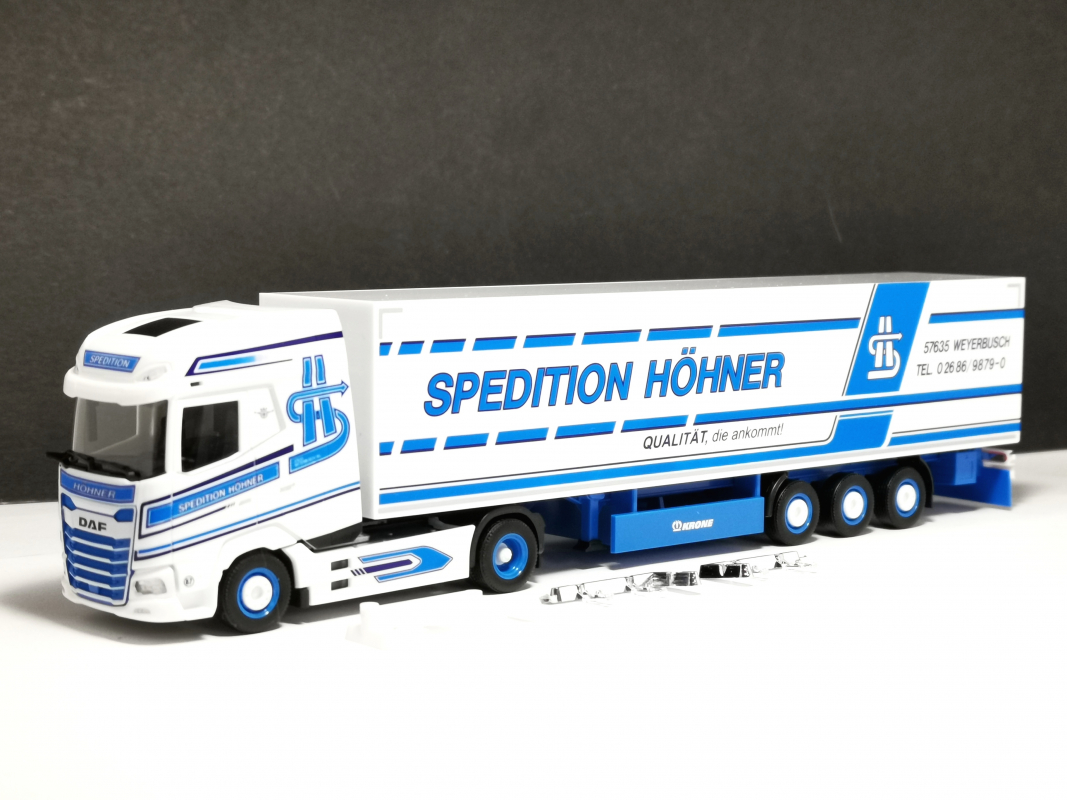 318167 DAF XG+ Koffer-Sattelzug "Spedition Höhner" Herpa