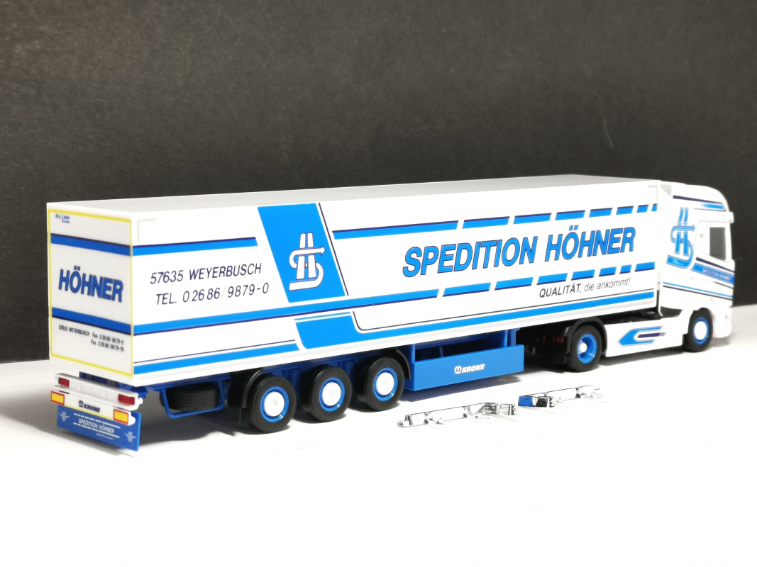 318167 DAF XG+ Koffer-Sattelzug "Spedition Höhner" Herpa