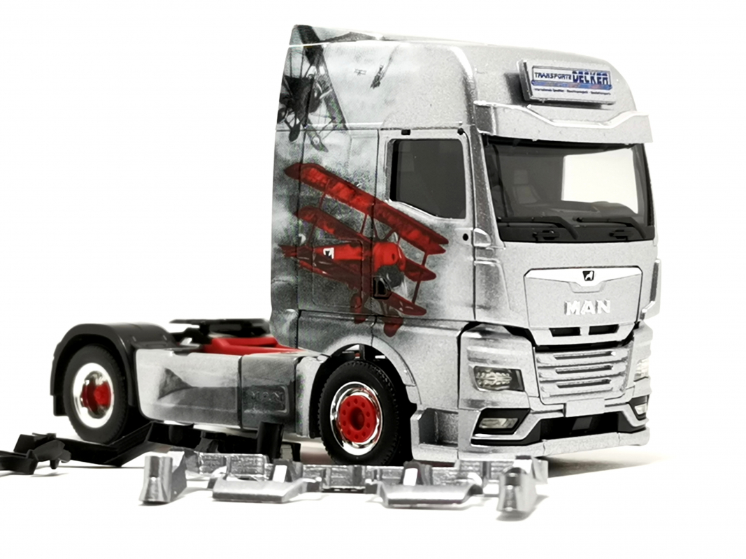 MAN TGX GX Zugmaschine "Decker Düren" Herpa