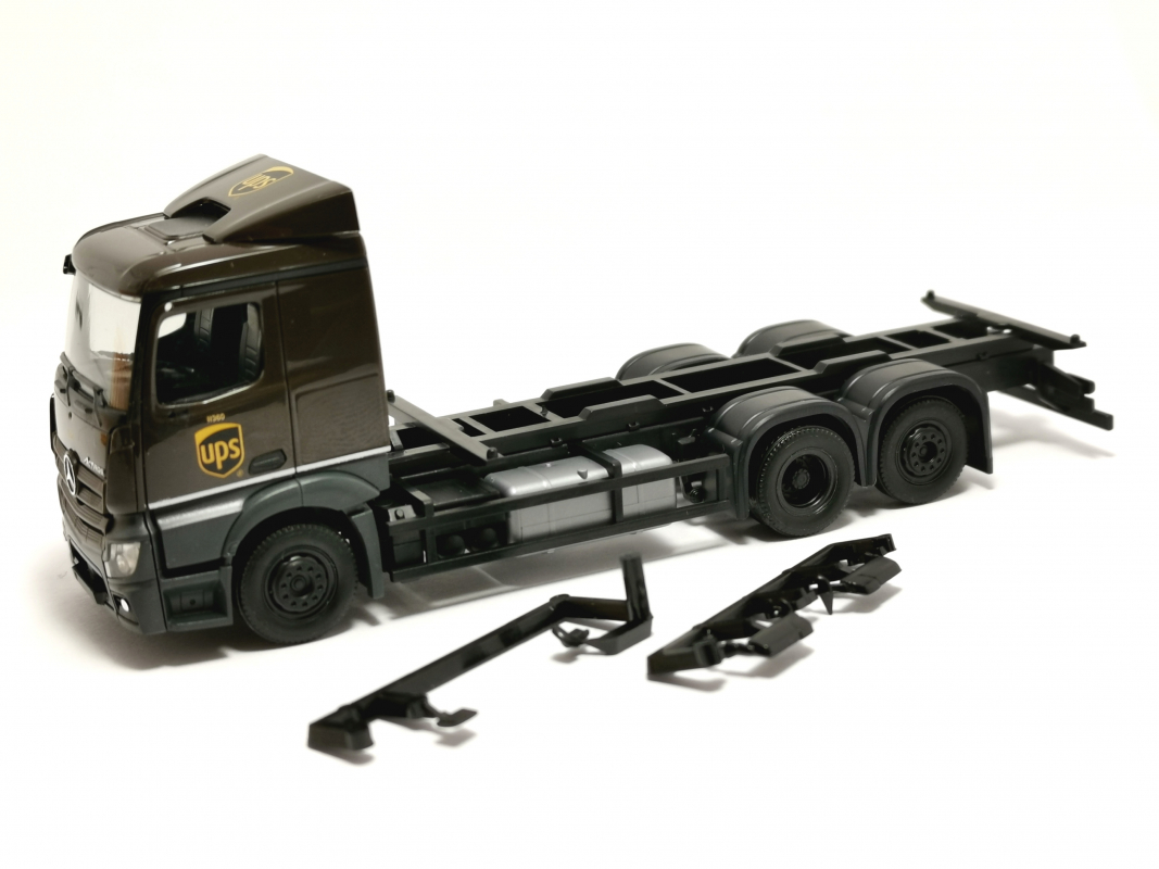 Mb Actros Classicspace 3a Lkw 7,45m "UPS" Herpa