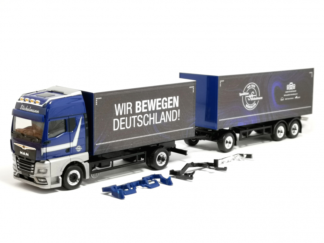 318563 MAN TGX GX Gardinenplanen-Hängerzug "Stickelmann/Wir bewegen Deutschland" Herpa