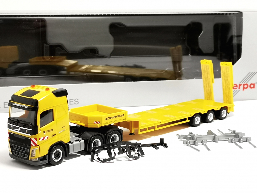 958608 Volvo FH GL13 Goldhofer Sattelzug "Leonhard Weiss" Herpa