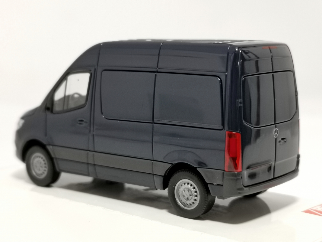 Preview: 54001 Mercedes-Benz Sprinter´18 Hochdach Kasten kurz, blau BUSCH *SALE*