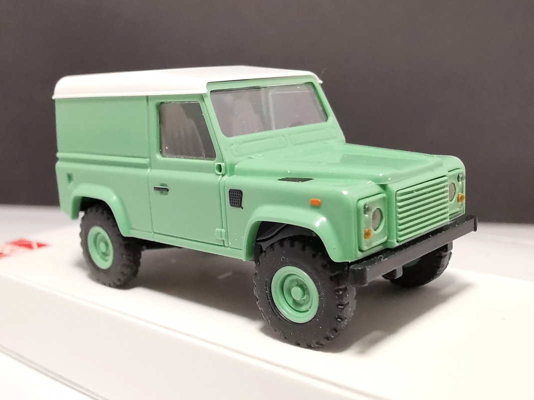 54352 Land Rover Defender 90 Kasten, Grün BUSCH