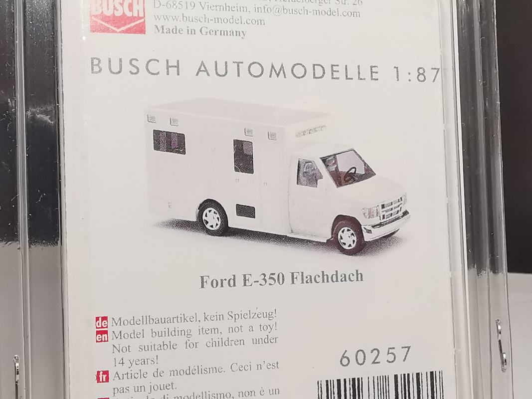 60257 Bausatz: Ford E-350 Flachdach BUSCH