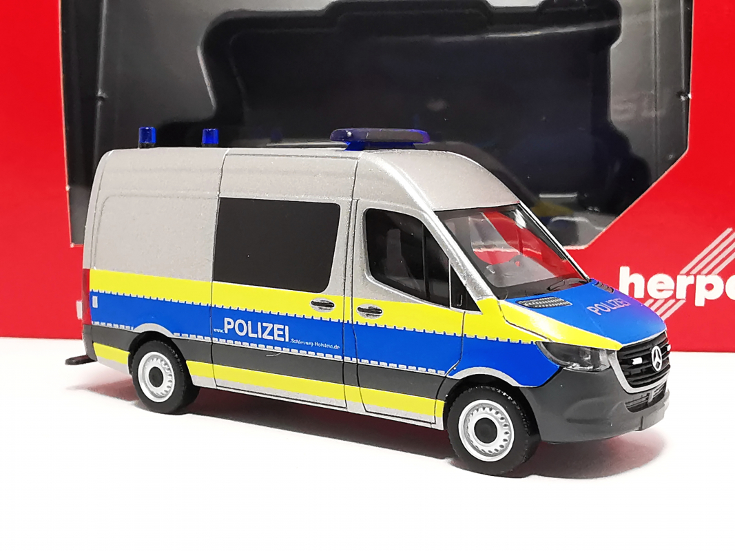 098304 Mercedes-Benz Sprinter '18 Halbbus Hochdach "Polizei Schleswig-Holstein" Herpa