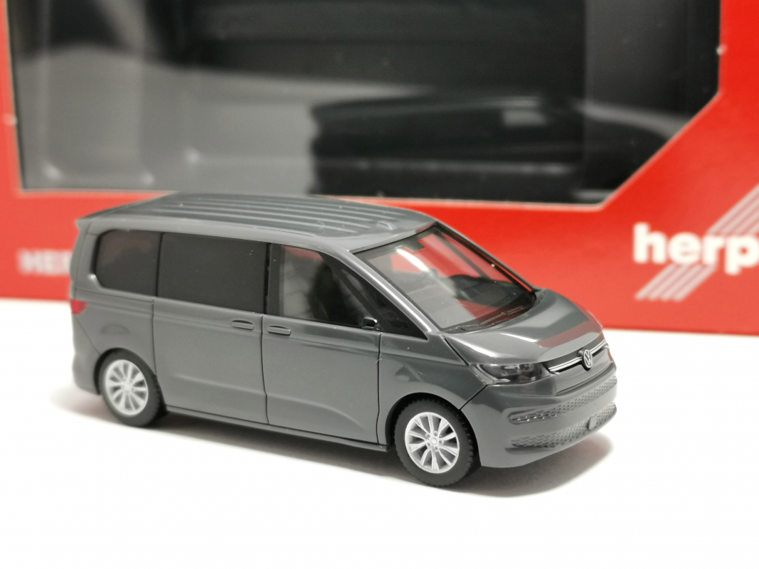 421171 Volkswagen (VW) Multivan, Pure Grey Herpa