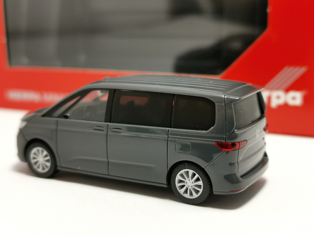 421171 Volkswagen (VW) Multivan, Pure Grey Herpa