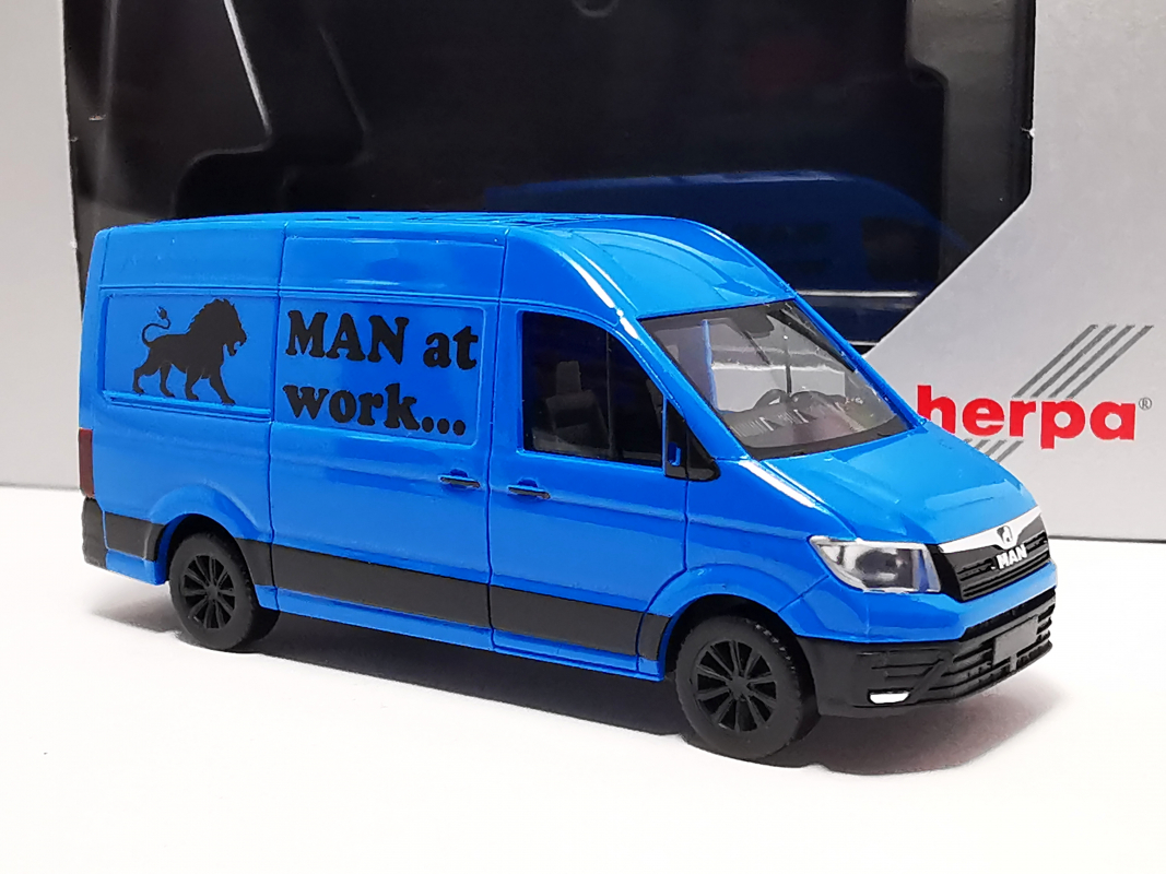 918916 MAN eTGE Kasten HD, blau Herpa