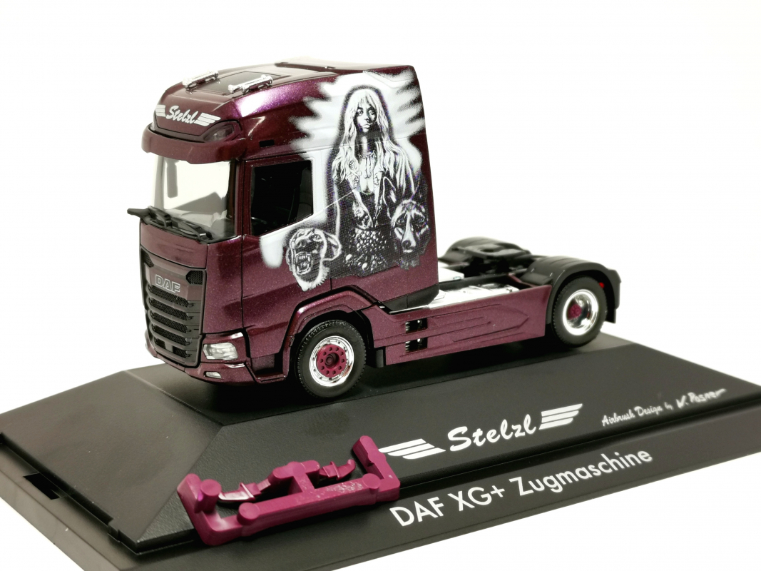 111126 DAF XG+ Zugmaschine "Stelzl" PC (RH DS 66) Herpa