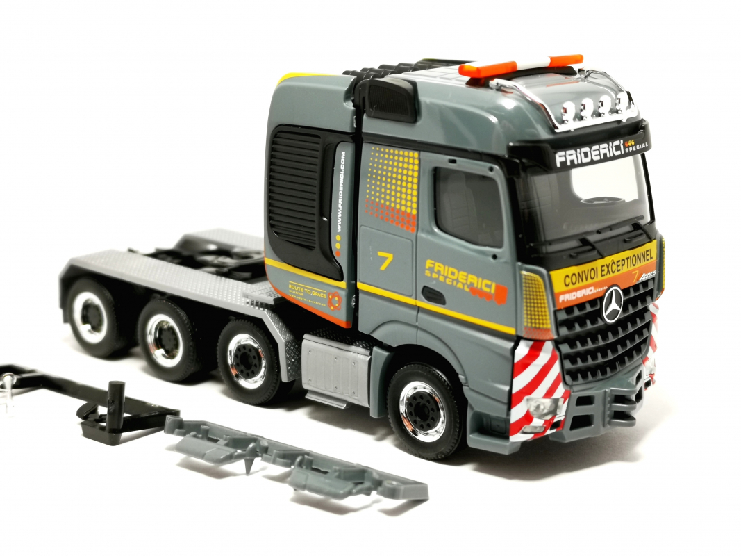 317047 Mb Arocs Bigspace Schwerlast-Zugmaschine 4achs "Friderici" Herpa