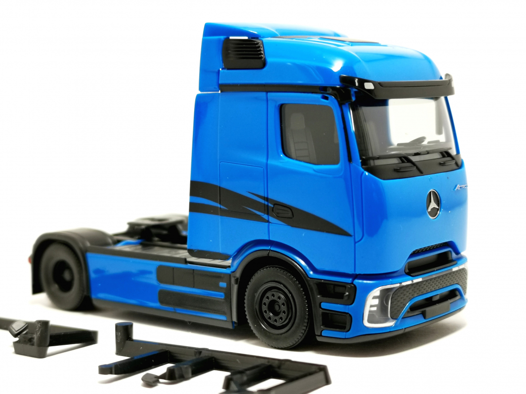 918923 MB Actros e600, blau Herpa