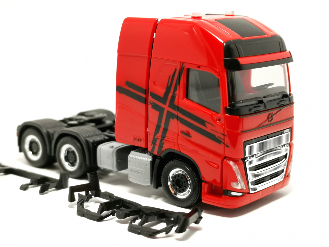 318624 Volvo FH 16 GL XL 2020 Zugmaschine 3achs, rot-schwarz	Herpa