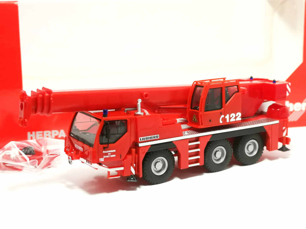 098083 Liebherr Mobilkran LTM 1045 "Feuerwehr Wien" Herpa