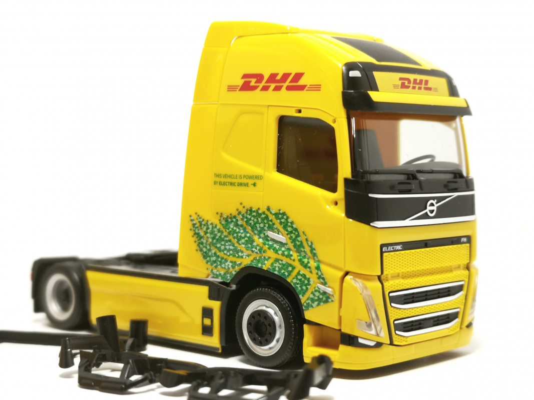 Volvo FH GL XL Electric Zugmaschine "DHL"	Herpa