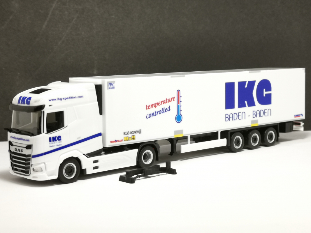 959018 DAF XG Kühlkoffer Sattelzug "IKG Baden - Baden" Herpa - SALE