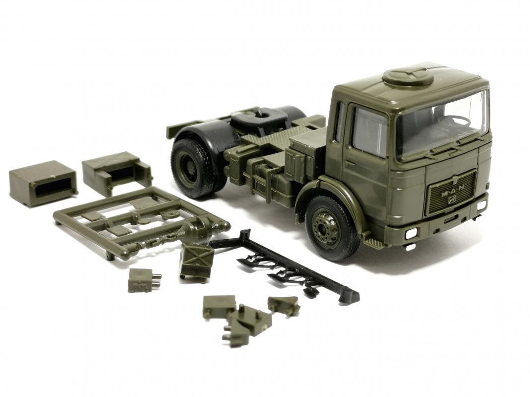 MAN F8 Zugmaschine 2a "Bundeswehr" Herpa