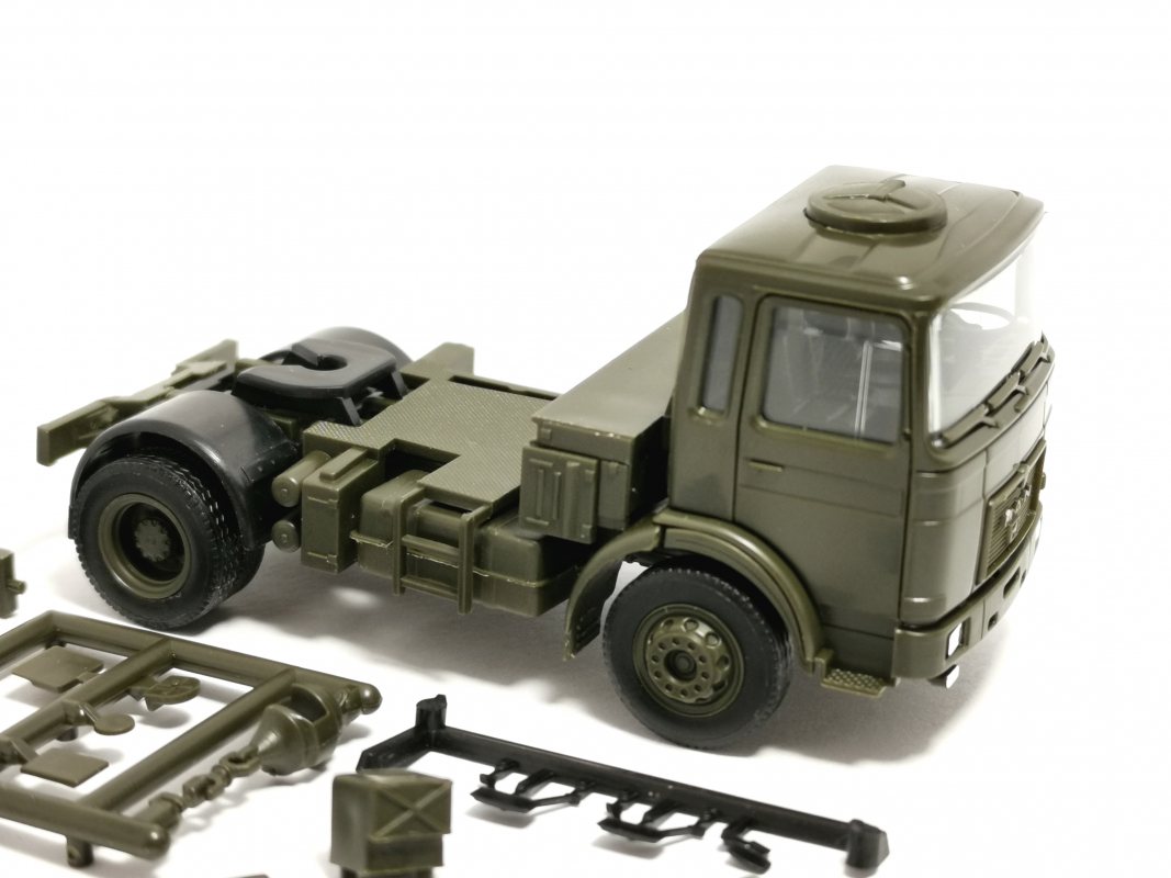 MAN F8 Zugmaschine 2a "Bundeswehr" Herpa