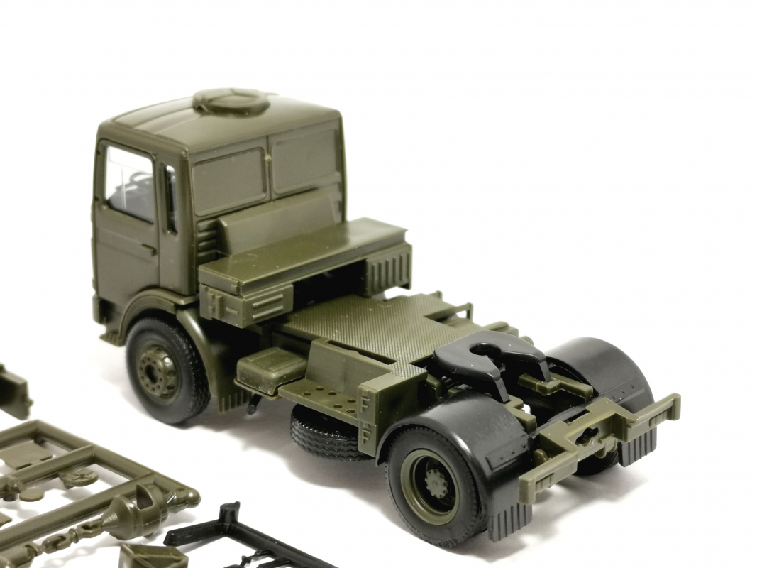 MAN F8 Zugmaschine 2a "Bundeswehr" Herpa