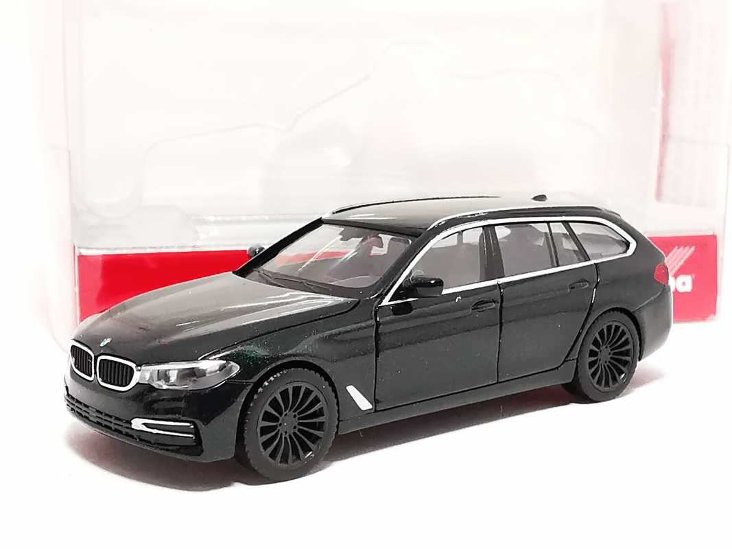 430708-004 BMW 5er Touring, oxfordgrün II Herpa