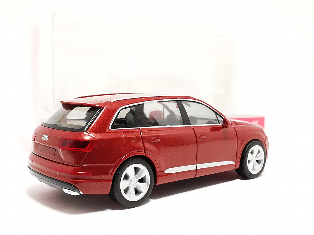 038447-005 Audi Q7, matadorrot Herpa