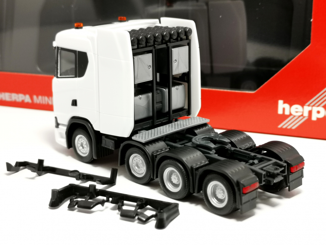 315753-003 Scania CS 20 ND Schwerlastzugmaschine 4achs, weiß Herpa