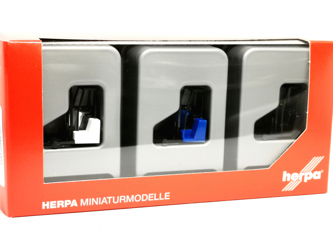 053860-002 Mitnahmestapler in weiß, blau und schwarz Herpa
