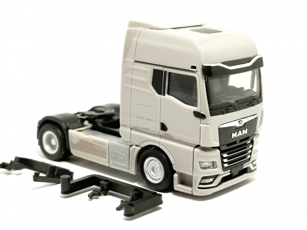 315876-003 MAN TGX GX Zugmaschine 2achs (mit Spiegelkameras), platingrau Herpa
