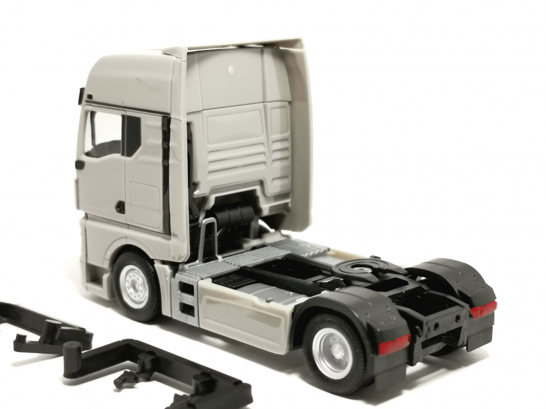 315876-003 MAN TGX GX Zugmaschine 2achs (mit Spiegelkameras), platingrau Herpa