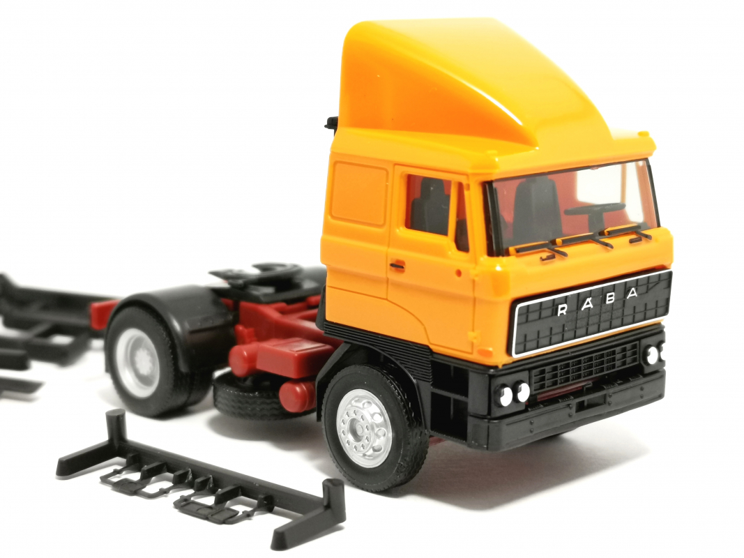 317382-002 RABA Zugmaschine 2achs, orange Herpa