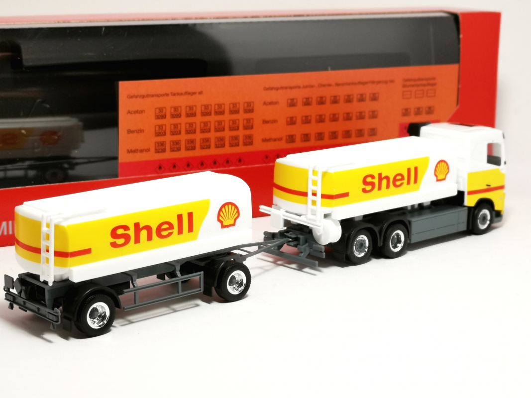 316071 Volvo FH 2020 Flachdach Benzintank-Hängerzug "Shell" Herpa