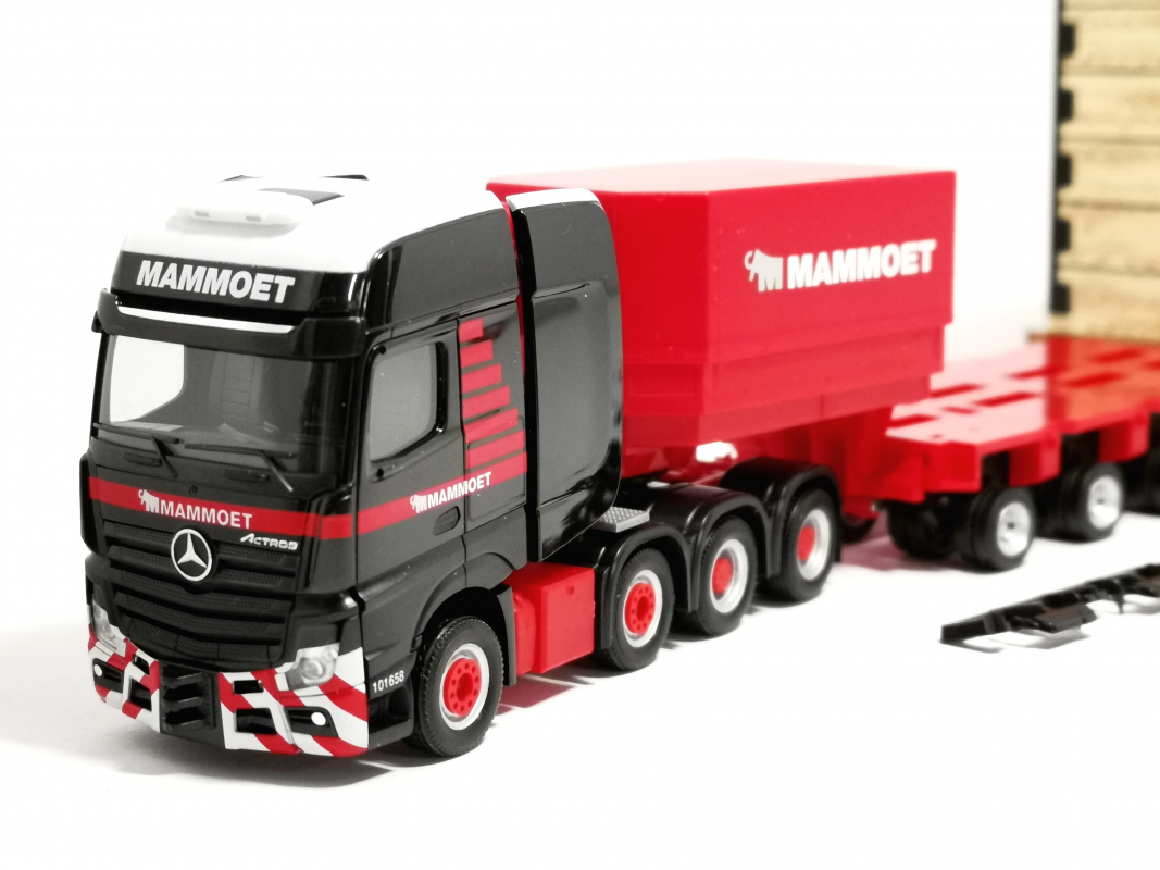 319201 Mercedes-Benz Actros SLT Schwerlast-Sattelzug mit Kiste "Mammoet" (Niederlande) Herpa